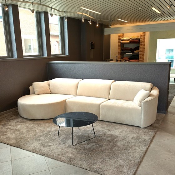 ZETEL KOPEN STEENOKKERZEEL Zetel met longchair afgeronde vormen beige stof